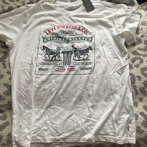 Levi Strauss Men’s White Tshirt New large Graphic Tee Short Sleeve White Clothes